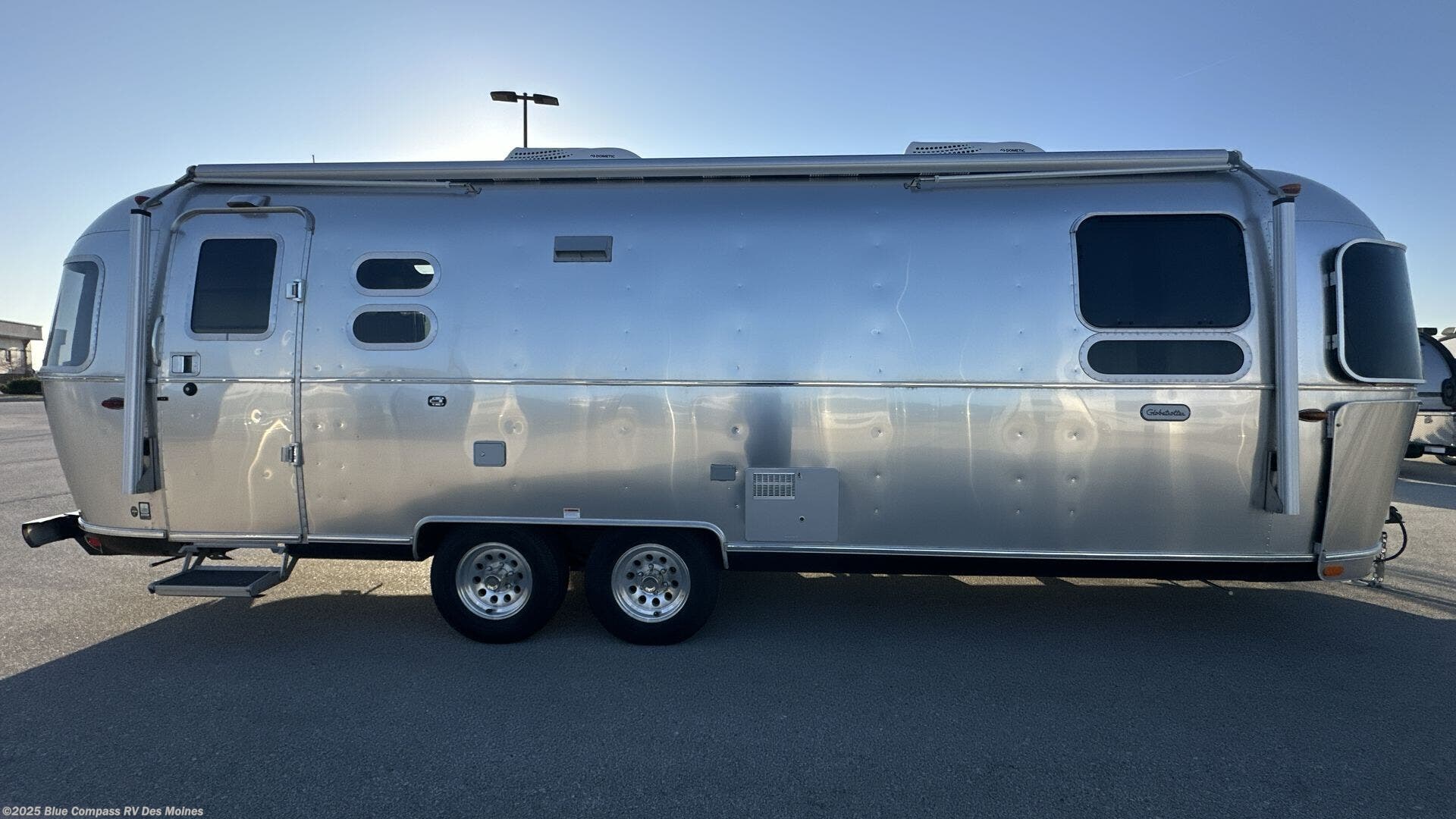 Call now about this 2020 Miscellaneous Unknown Unknown 27fb Globetrotter ! 2020 Miscellaneous Unknown Unknown 27fb Globetrotter - Used Travel Trailer For Sale by Blue Compass RV Des Moines in Altoona, Iowa