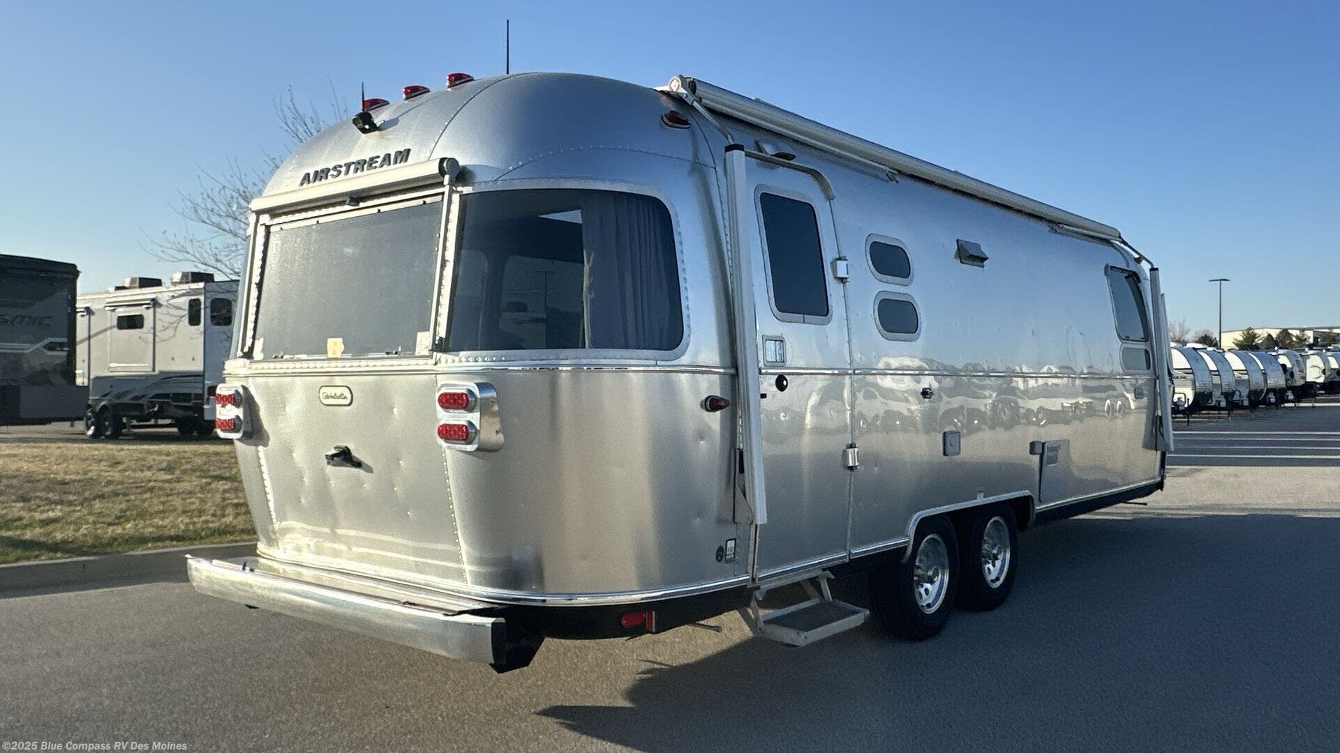 Contact us now about this 2020 Miscellaneous Unknown Unknown 27fb Globetrotter ! 2020 Unknown Unknown 27fb Globetrotter by Miscellaneous from Blue Compass RV Des Moines in Altoona, Iowa