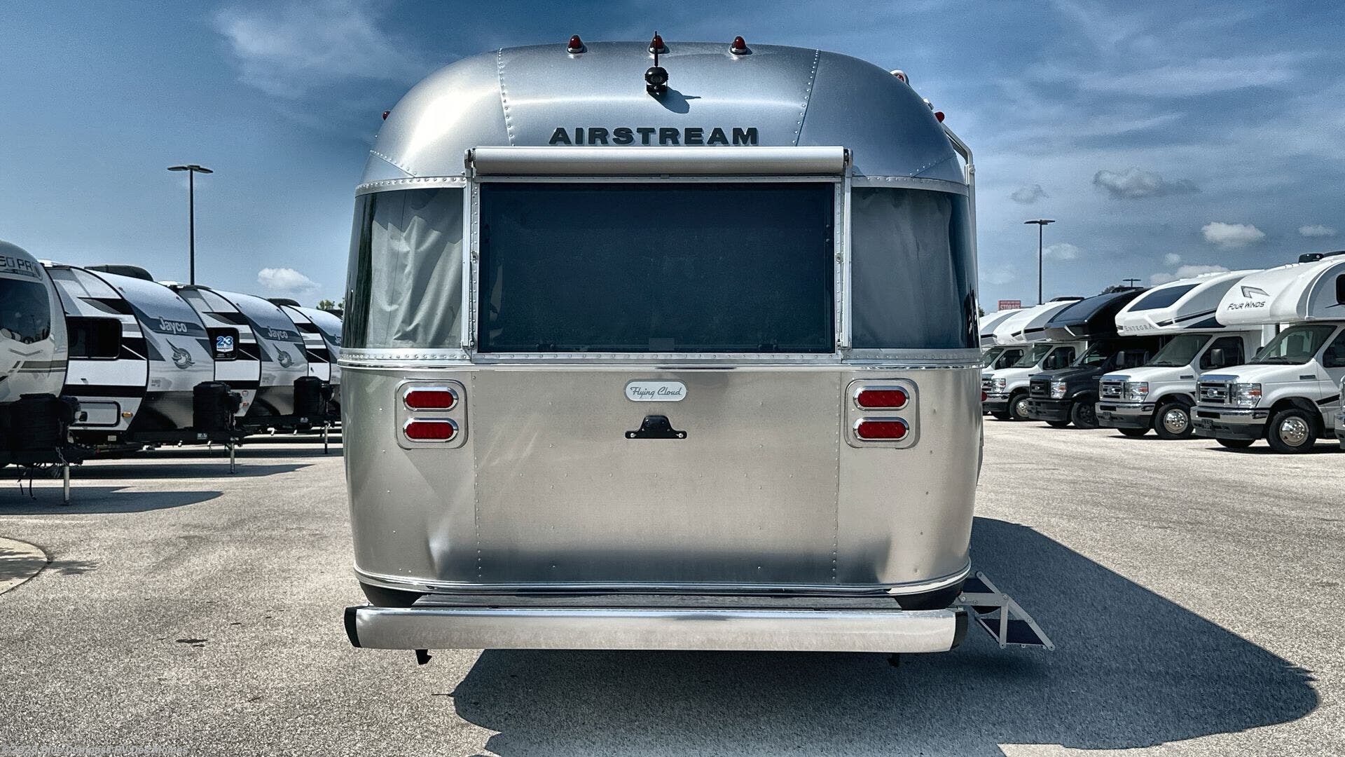 New 2025 Airstream Flying Cloud 25FB available in Altoona, Iowa
