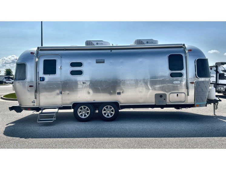 Email now about this 2025 Airstream Flying Cloud 25FB! New 2025 Airstream Flying Cloud 25FB available in Altoona, Iowa