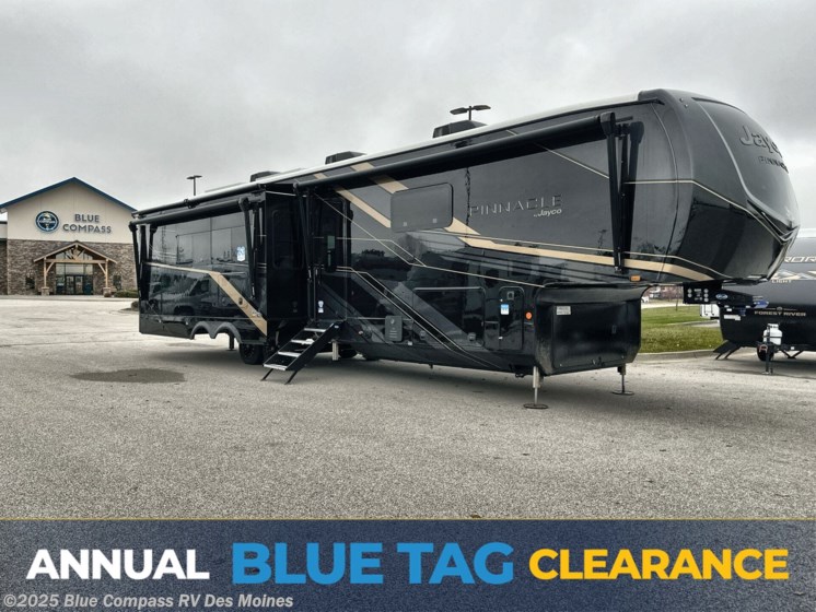 Email now about this 2026 Jayco Pinnacle 38FBRK! New 2026 Jayco Pinnacle 38FBRK available in Altoona, Iowa