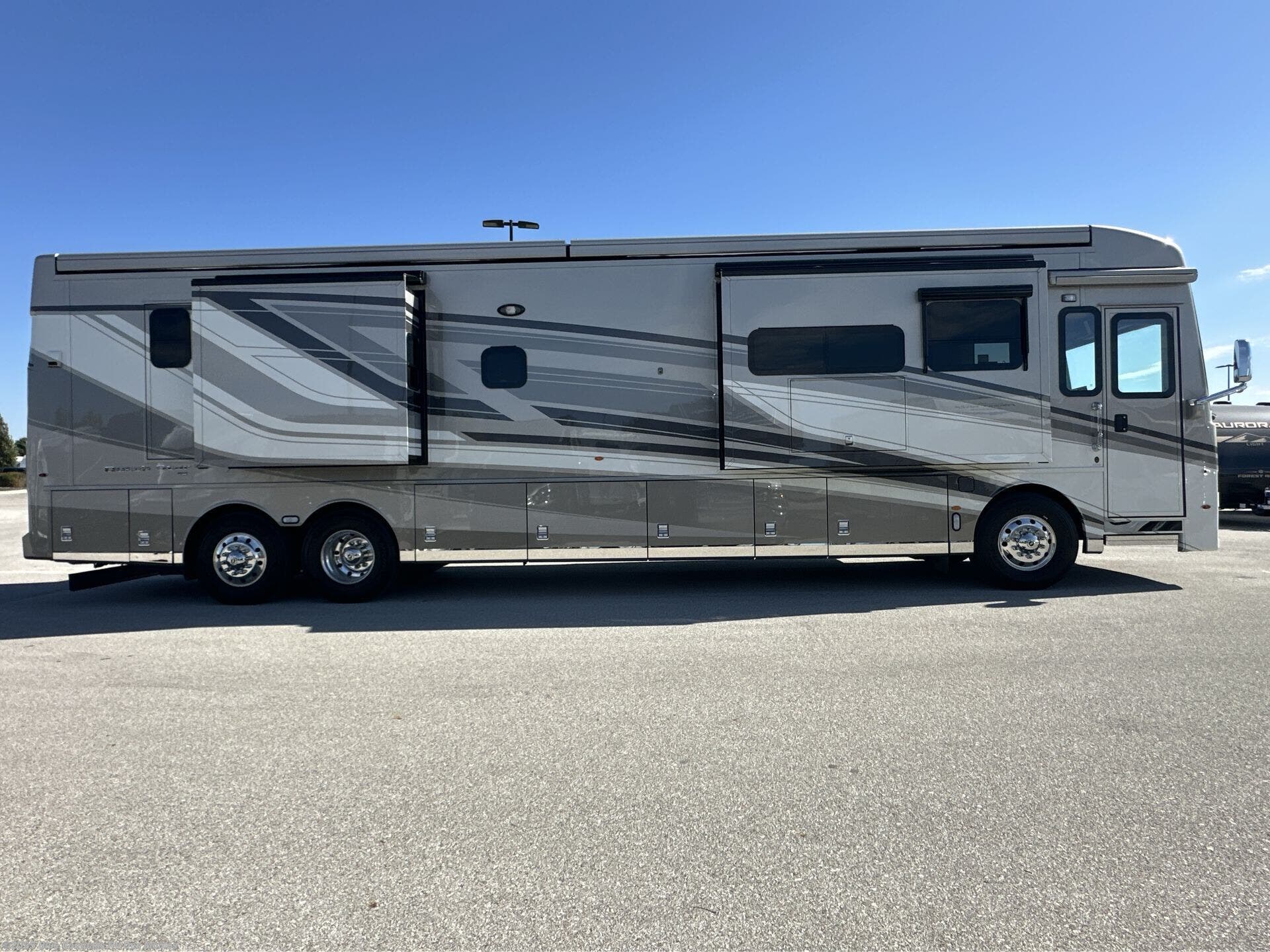 Contact us now about this 2026 Newmar Dutch Star 4340! 2026 Dutch Star 4340 by Newmar from Blue Compass RV Des Moines in Altoona, Iowa