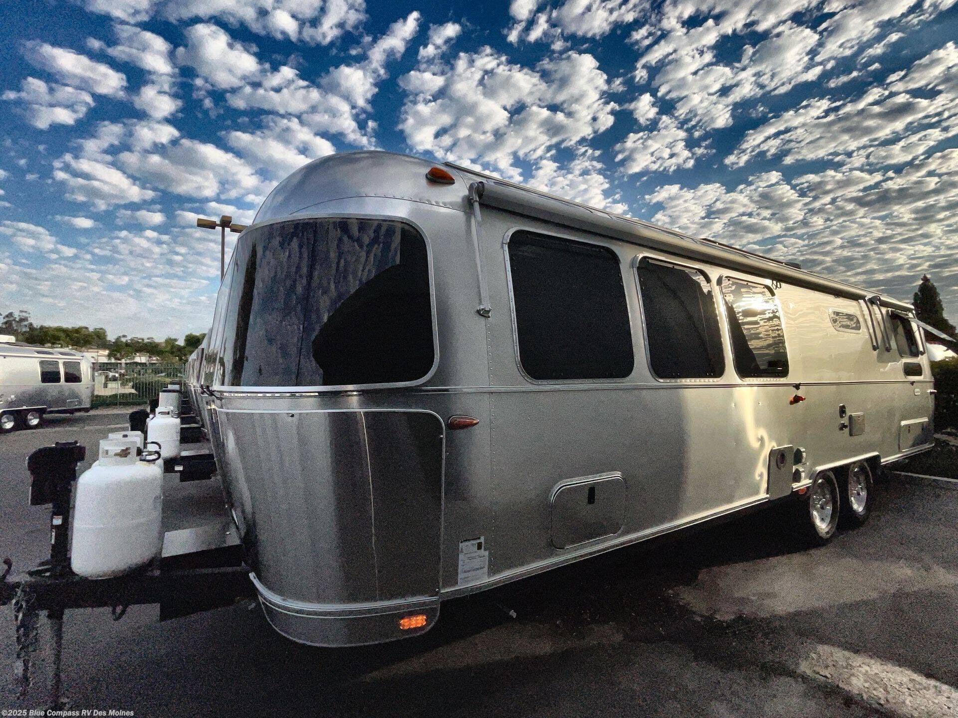 New 2025 Airstream Globetrotter 30RB available in Altoona, Iowa