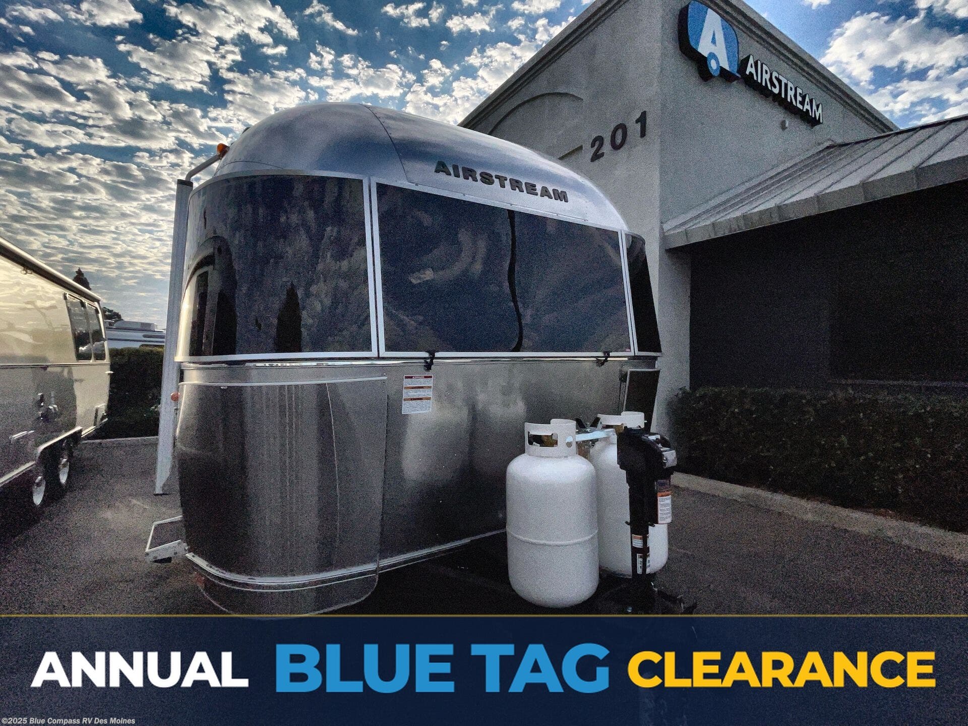 Email now about this 2025 Airstream Globetrotter 30RB! New 2025 Airstream Globetrotter 30RB available in Altoona, Iowa