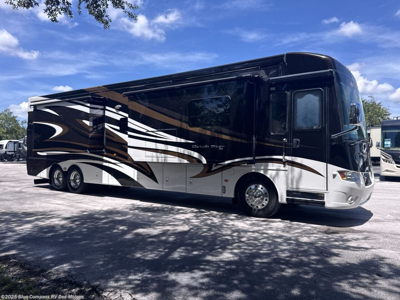 Contact us now about this 2015 Newmar Dutch Star 4366! 2015 Dutch Star 4366 by Newmar from Blue Compass RV Des Moines in Altoona, Iowa