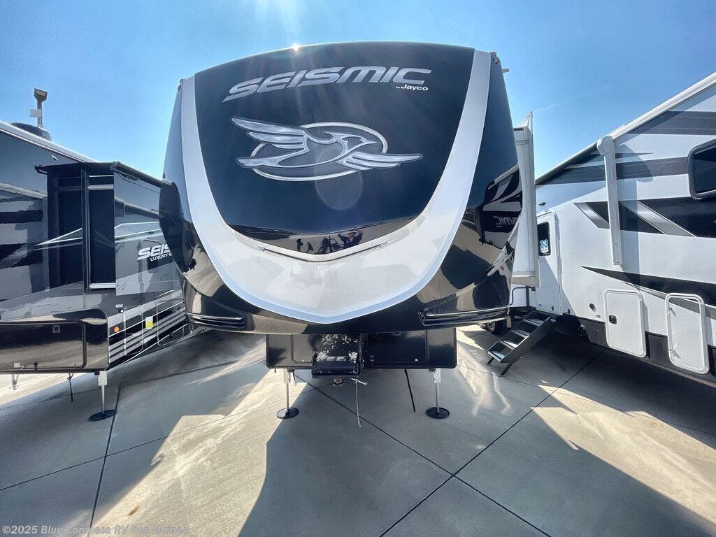 Contact us now about this 2025 Jayco Seismic 399! 2025 Seismic 399 by Jayco from Blue Compass RV Des Moines in Altoona, Iowa