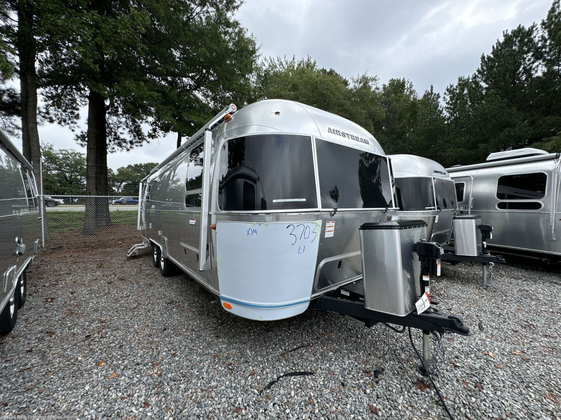 Email now about this 2025 Airstream International 27FB Twin! New 2025 Airstream International 27FB Twin available in Altoona, Iowa