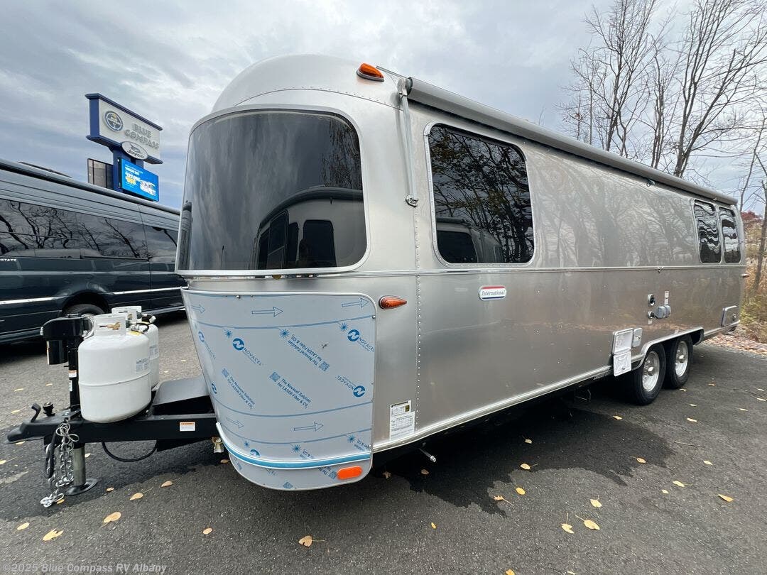 New 2025 Airstream International 27FB Queen available in Latham, New York