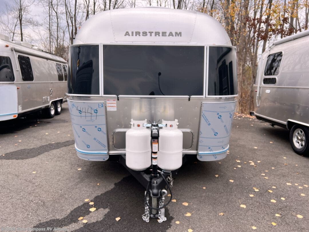 Contact us now about this 2025 Airstream International 27FB Queen! 2025 International 27FB Queen by Airstream from Blue Compass RV Albany in Latham, New York