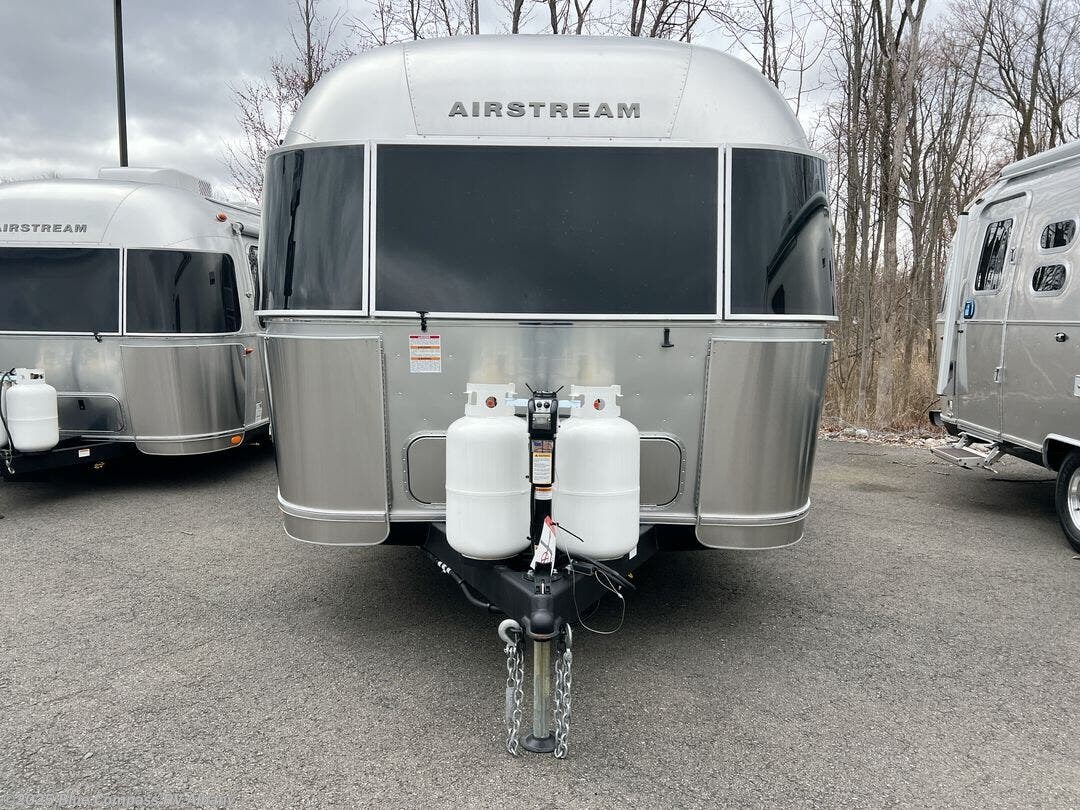 Contact us now about this 2025 Airstream Globetrotter 25FB Twin! 2025 Globetrotter 25FB Twin by Airstream from Blue Compass RV Albany in Latham, New York