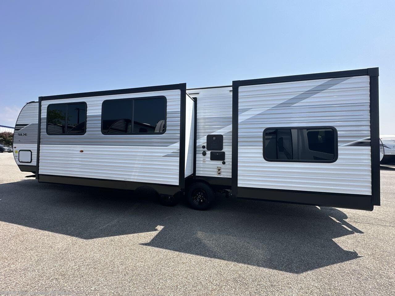 New 2026 Jayco Jay Flight SLX 321BDS available in Latham, New York
