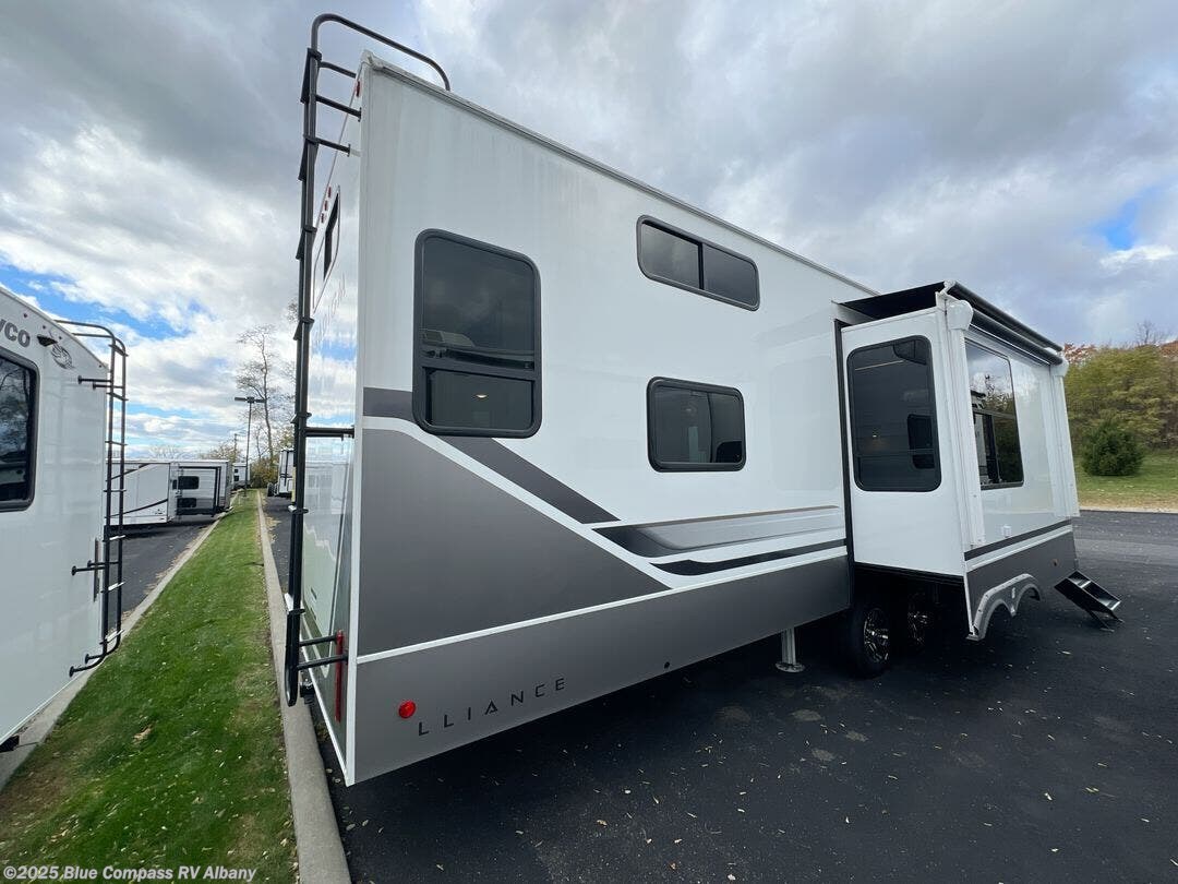 New 2025 Alliance RV Paradigm 395DS available in Latham, New York