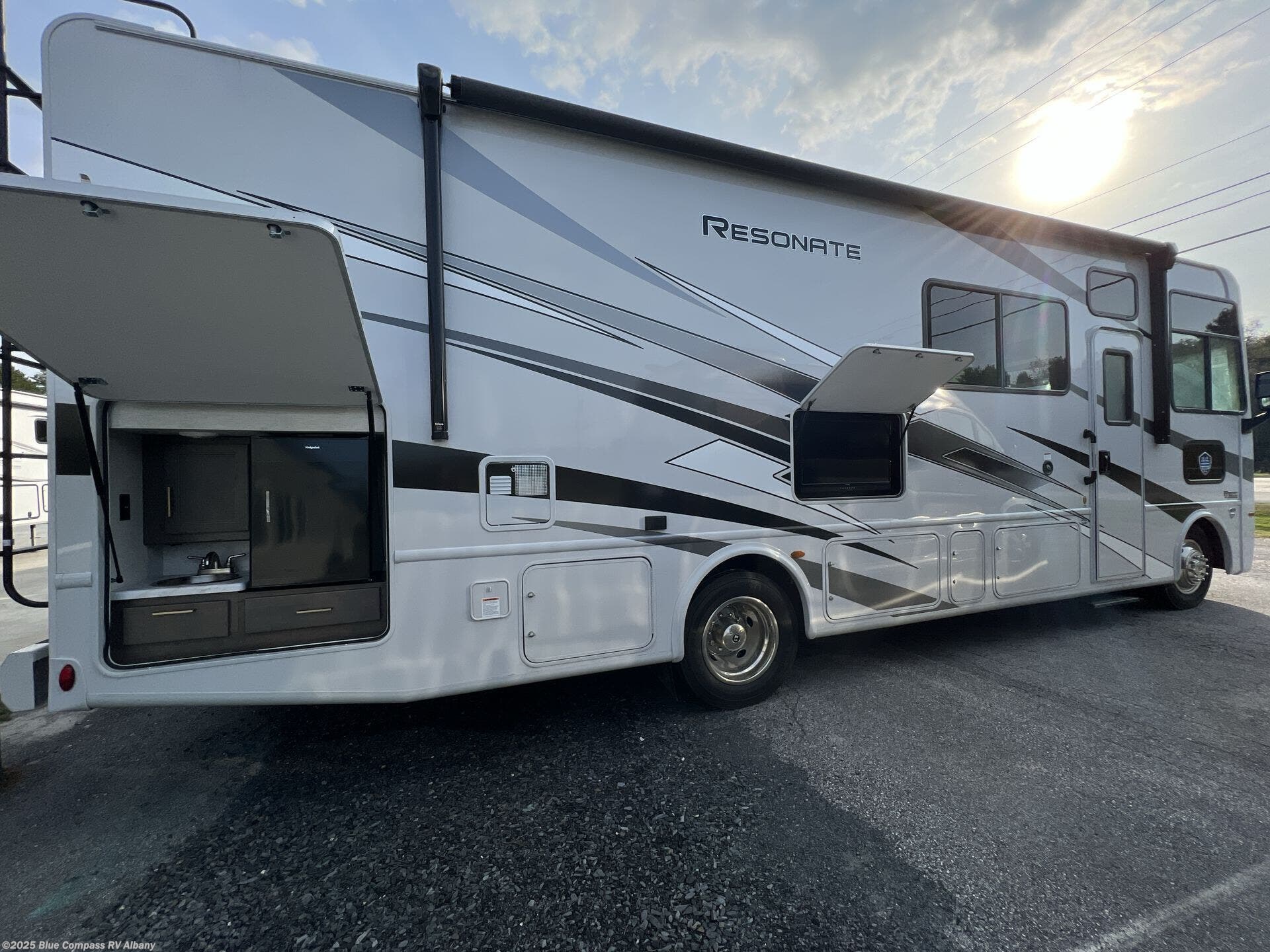 Contact us now about this 2023 Thor Motor Coach Resonate 29D! 2023 Resonate 29D by Thor Motor Coach from Blue Compass RV Albany in Latham, New York