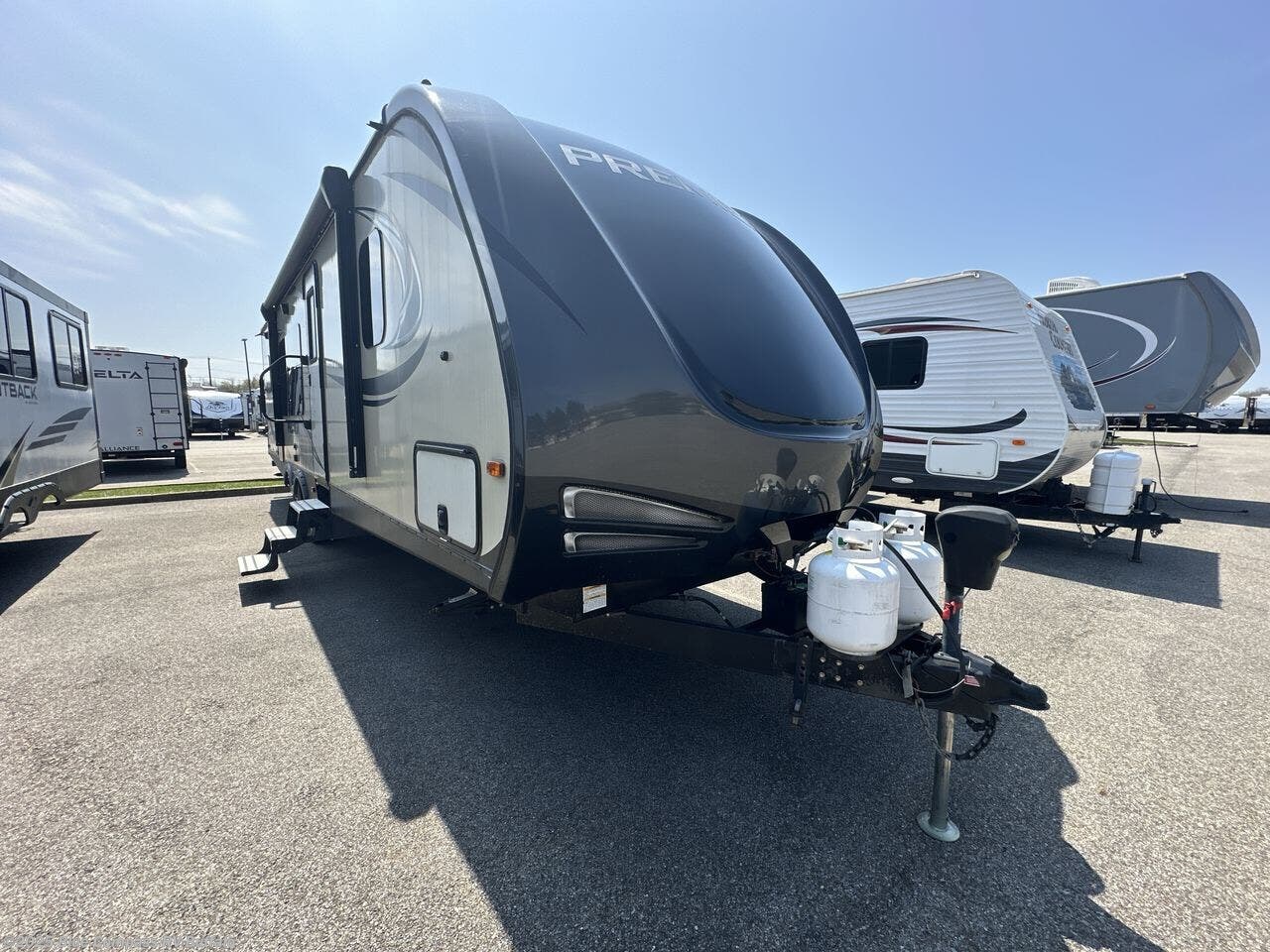 Used 2018 Keystone Premier Ultra Lite 29RKPR available in West Seneca, New York