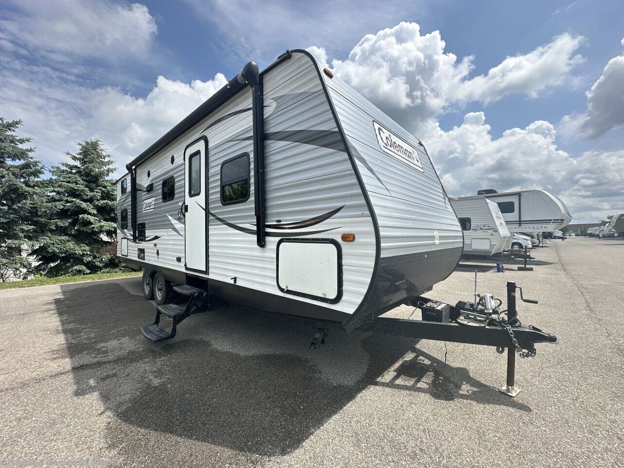 Contact us now about this 2015 Coleman Lantern Series 262BHS! 2015 Lantern Series 262BHS by Coleman from Blue Compass RV Buffalo in West Seneca, New York