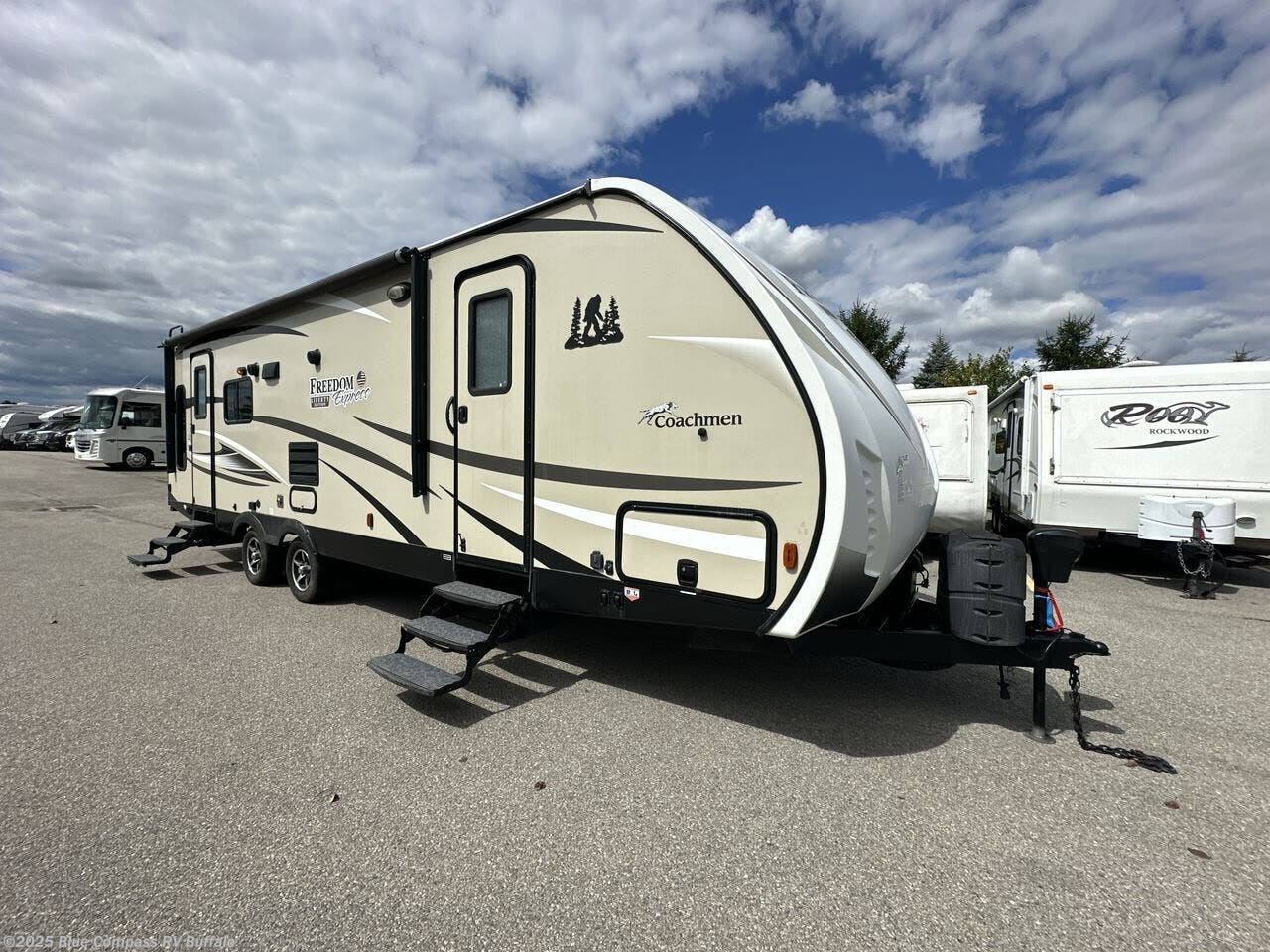 Contact us now about this 2018 Coachmen Freedom Express 281RLDS! 2018 Freedom Express 281RLDS by Coachmen from Blue Compass RV Buffalo in West Seneca, New York