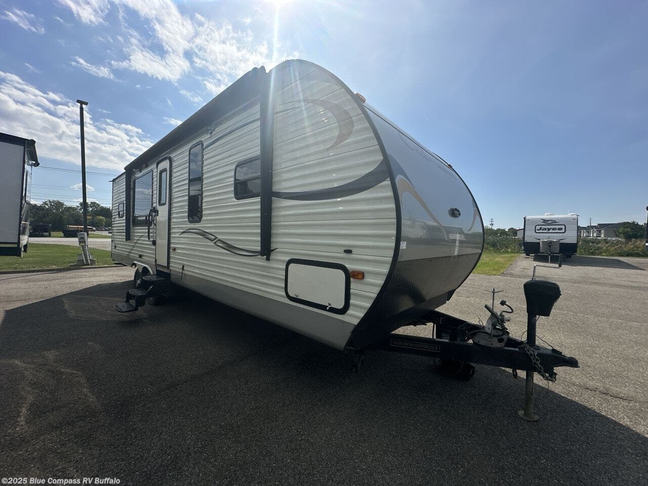Contact us now about this 2015 Coachmen Catalina 293RKS! 2015 Catalina 293RKS by Coachmen from Blue Compass RV Buffalo in West Seneca, New York