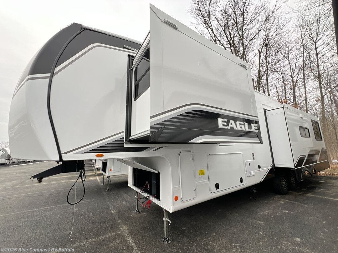 New 2025 Jayco Eagle 335RDOK available in West Seneca, New York
