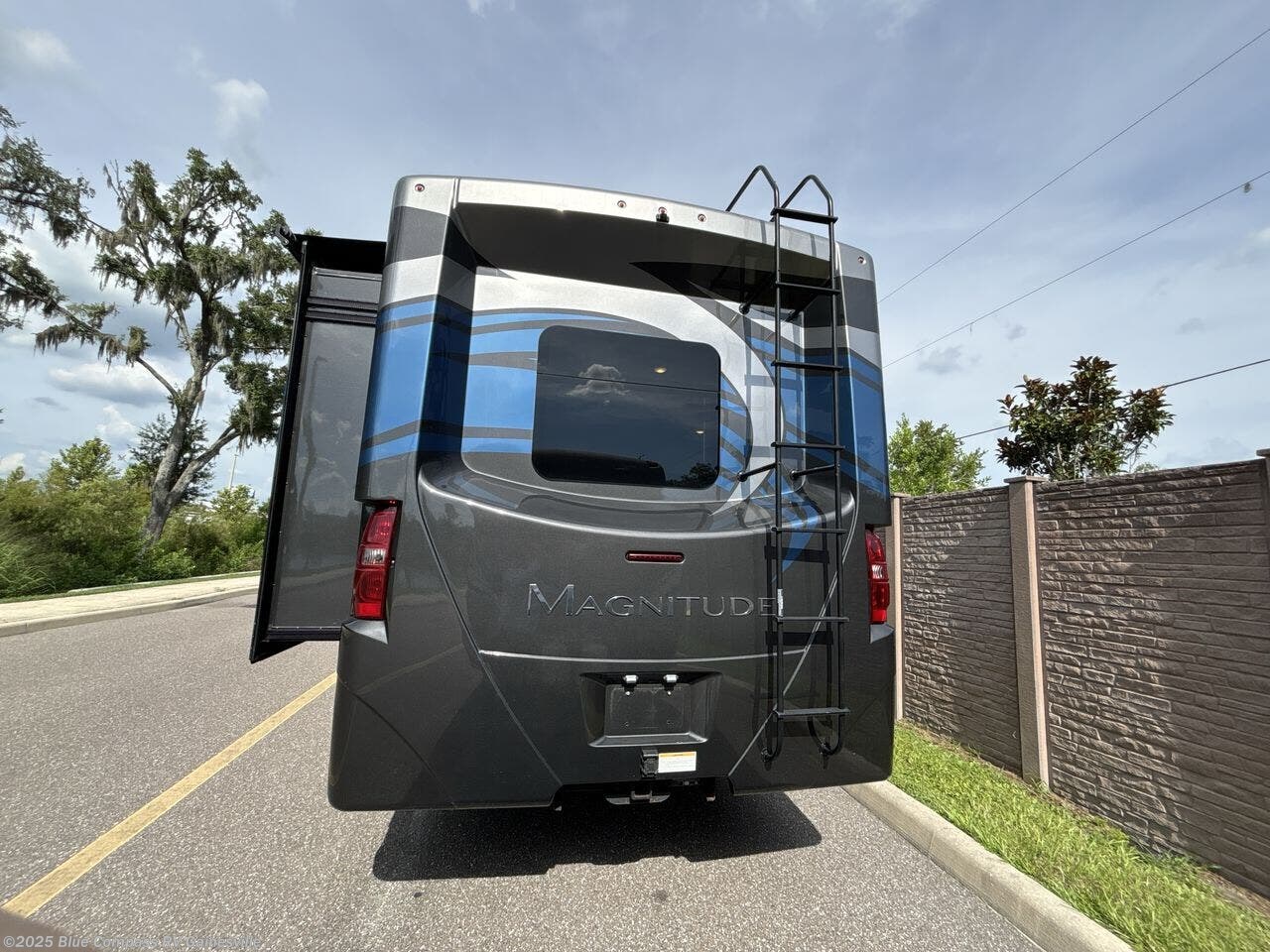 Used 2021 Thor Motor Coach Magnitude Sv34 available in Alachua, Florida