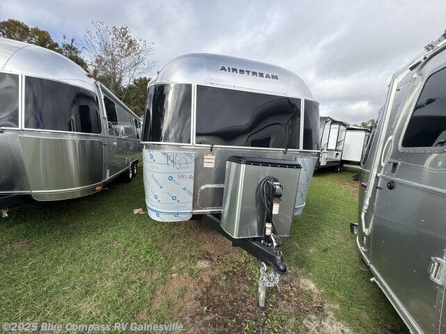 New 2026 Airstream Flying Cloud 27FB available in Alachua, Florida
