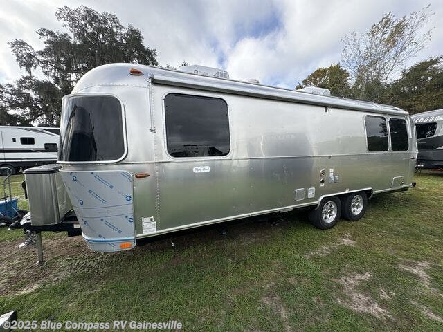 Contact us now about this 2026 Airstream Flying Cloud 27FB! 2026 Flying Cloud 27FB by Airstream from Blue Compass RV Gainesville in Alachua, Florida