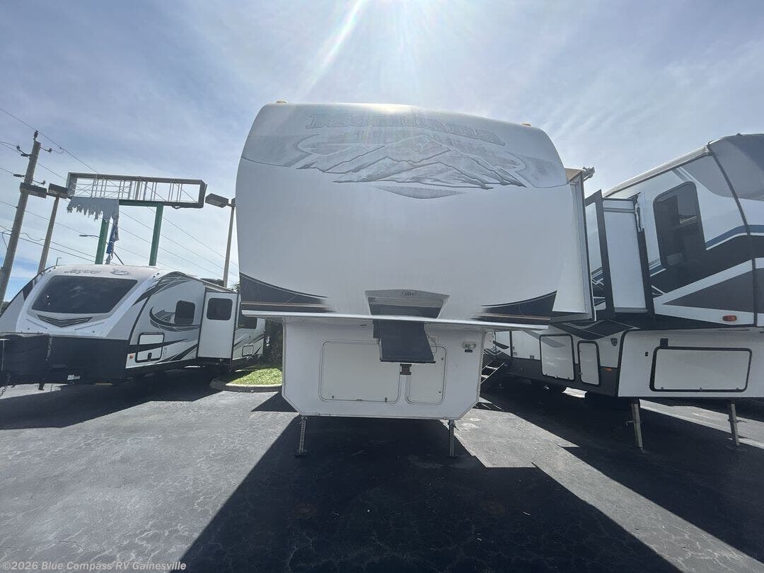 Contact us now about this 2010 Keystone Montana 3465 SA! 2010 Montana 3465 SA by Keystone from Blue Compass RV Gainesville in Alachua, Florida