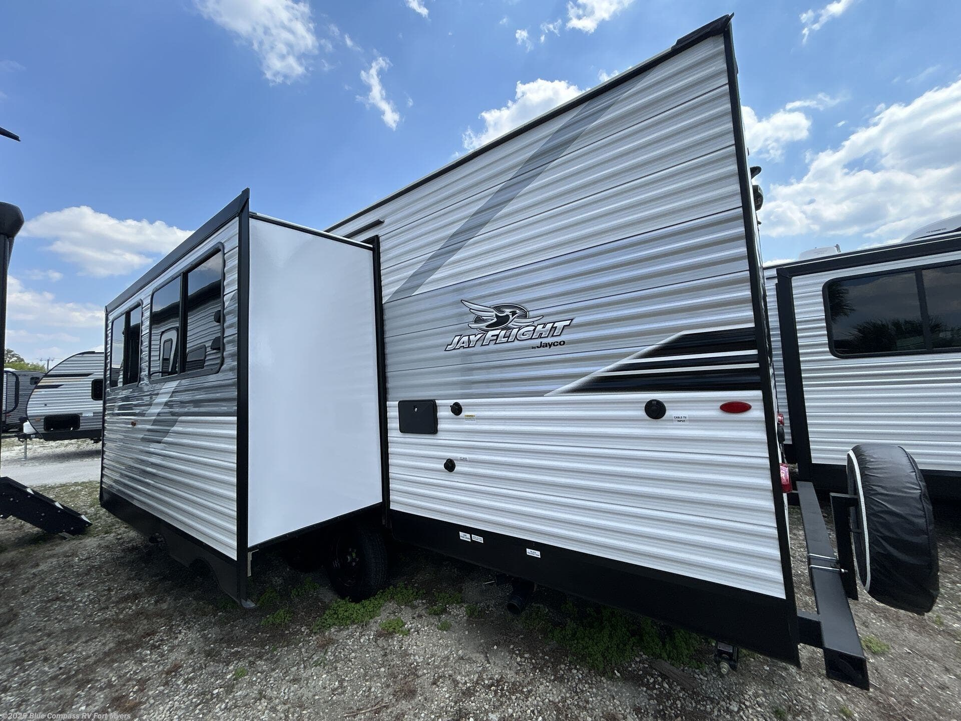 Contact us now about this 2025 Jayco Jay Flight SLX 261BHS! 2025 Jay Flight SLX 261BHS by Jayco from Blue Compass RV Fort Myers in Fort Myers, Florida