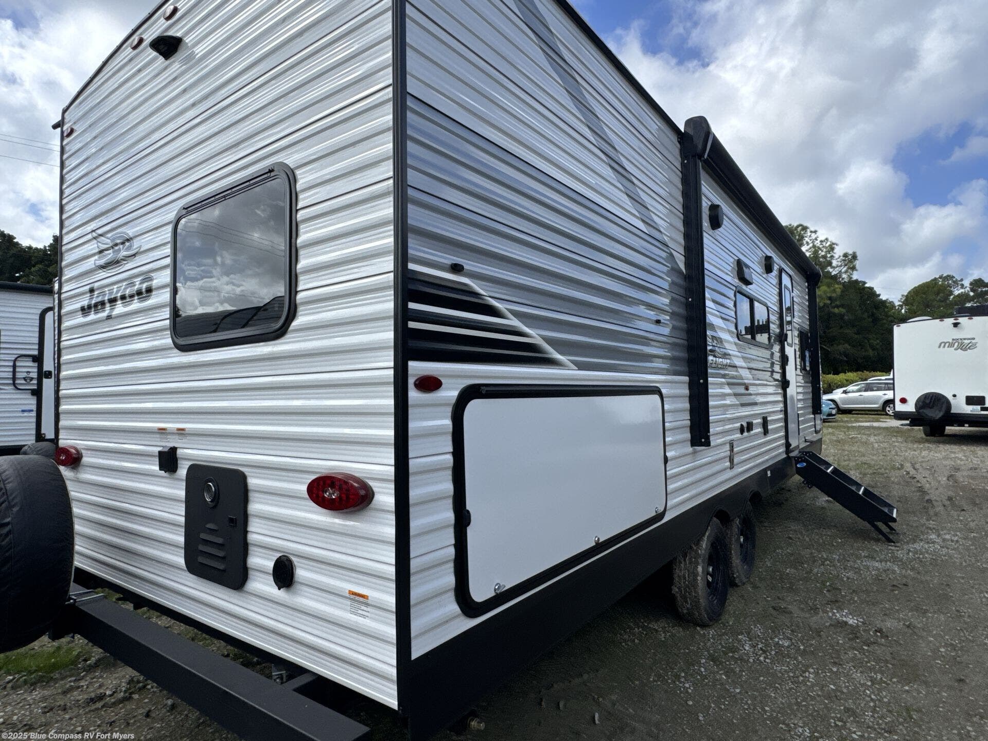 Contact us now about this 2025 Jayco Jay Flight SLX 261BHS! 2025 Jay Flight SLX 261BHS by Jayco from Blue Compass RV Fort Myers in Fort Myers, Florida