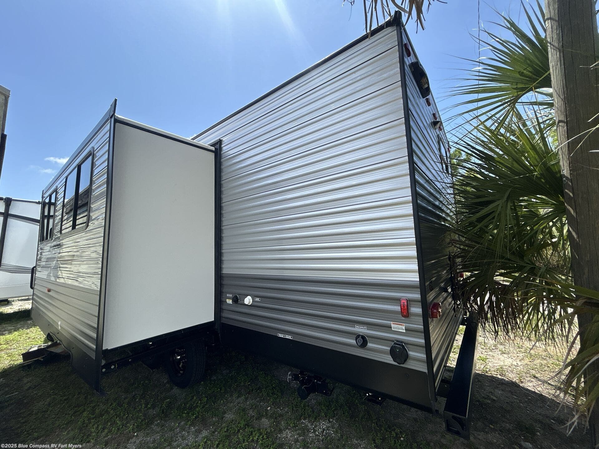 Contact us now about this 2025 Forest River Aurora Light 26BHS! 2025 Aurora Light 26BHS by Forest River from Blue Compass RV Fort Myers in Fort Myers, Florida