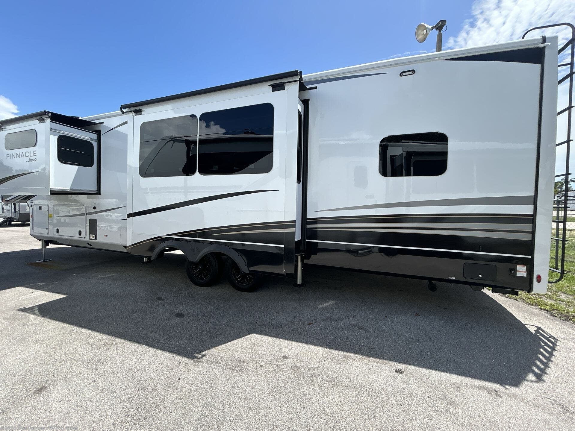 New 2025 Jayco Pinnacle 38FBRK available in Fort Myers, Florida