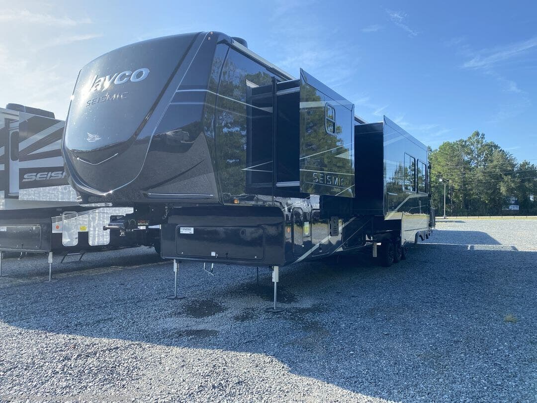 Contact us now about this 2026 Jayco Seismic 413! 2026 Seismic 413 by Jayco from Blue Compass RV Fort Myers in Fort Myers, Florida