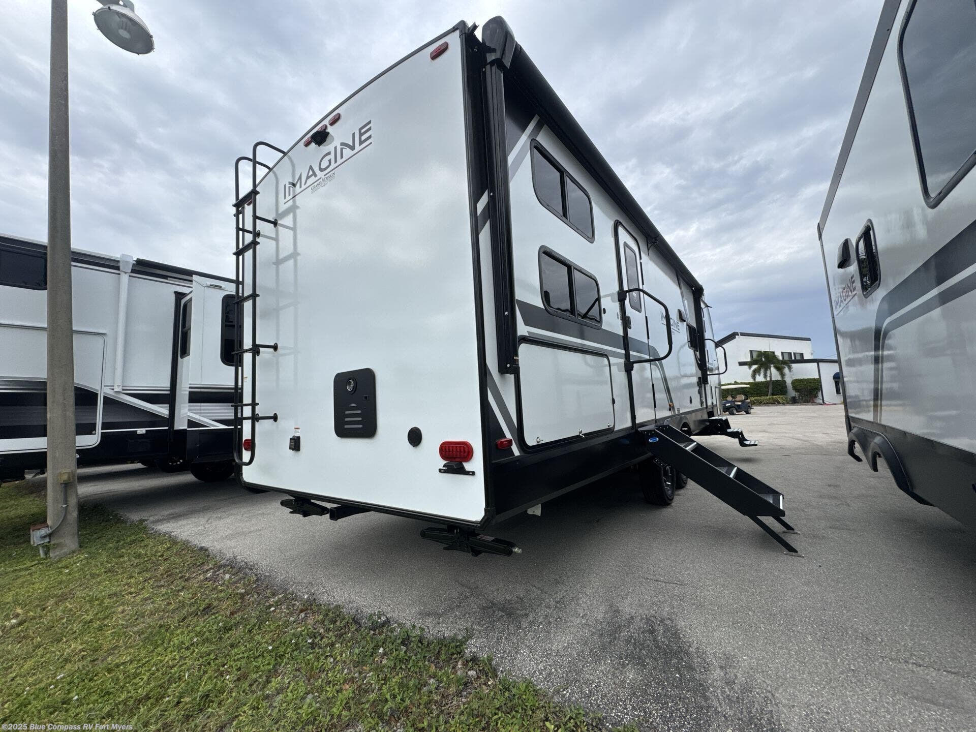 Contact us now about this 2026 Grand Design Imagine 2800BH! 2026 Imagine 2800BH by Grand Design from Blue Compass RV Fort Myers in Fort Myers, Florida