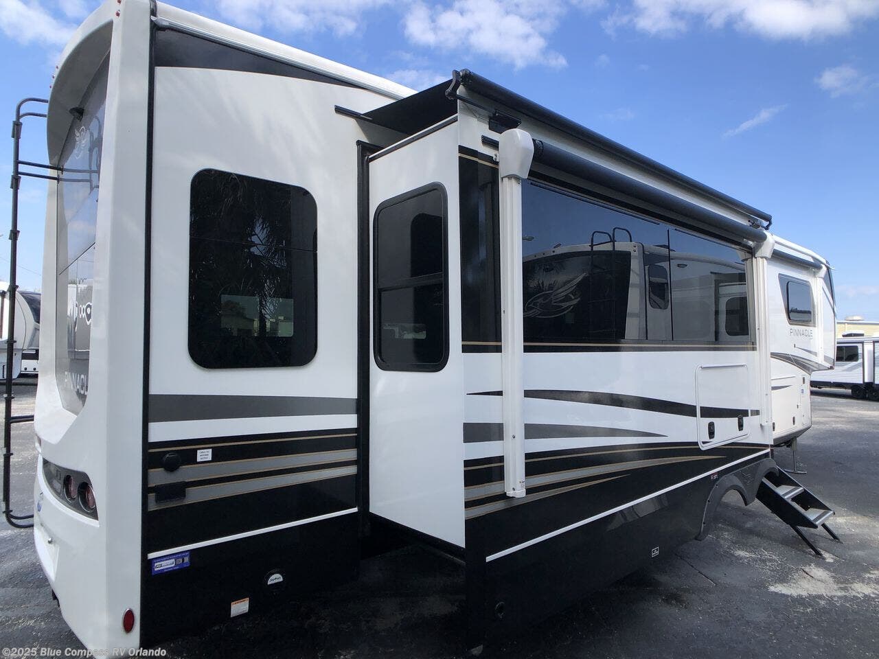 Email now about this 2025 Jayco Pinnacle 38KPTS! New 2025 Jayco Pinnacle 38KPTS available in Casselberry, Florida