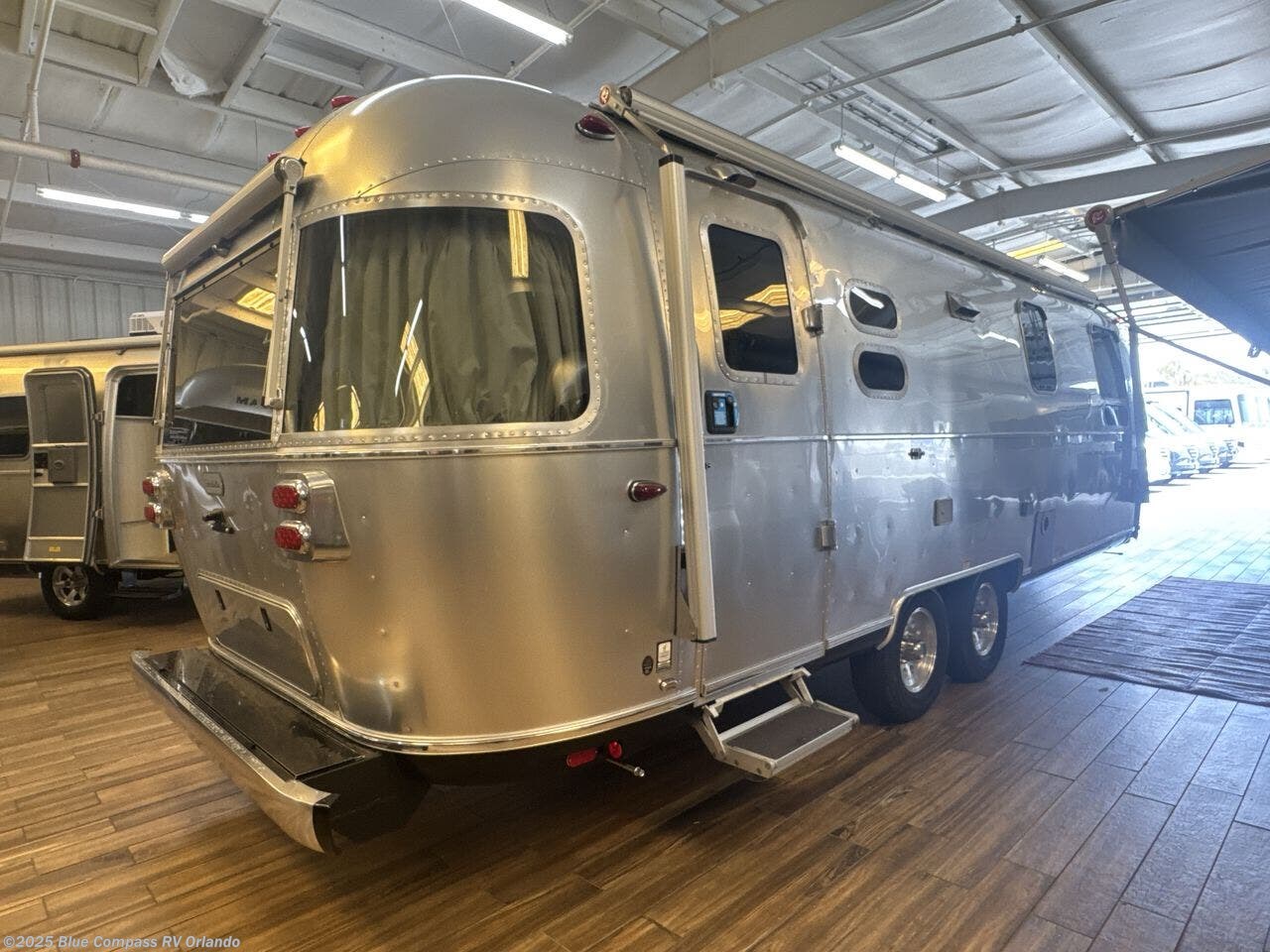 Contact us now about this 2026 Airstream Globetrotter 27FB! 2026 Globetrotter 27FB by Airstream from Blue Compass RV Orlando in Casselberry, Florida