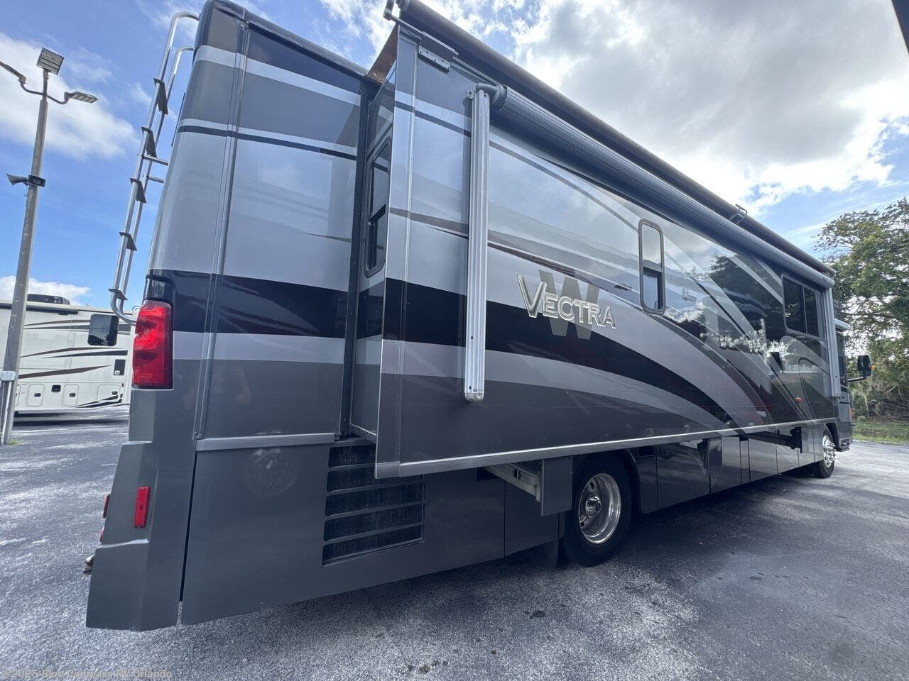 Contact us now about this 2008 Winnebago Vectra 40TD! 2008 Vectra 40TD by Winnebago from Blue Compass RV Orlando in Casselberry, Florida