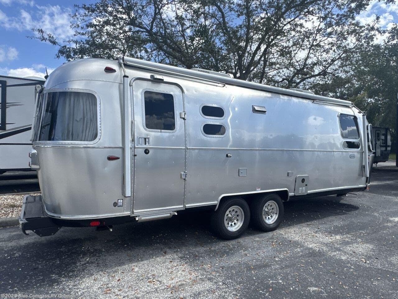 Contact us now about this 2023 Airstream Globetrotter 27FB! 2023 Globetrotter 27FB by Airstream from Blue Compass RV Orlando in Casselberry, Florida