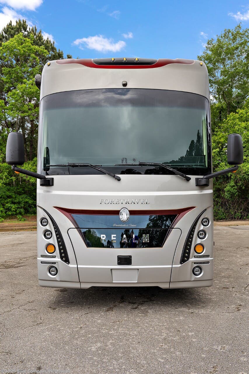 Email now about this 2026 Foretravel Realm FS605 LV1! New 2026 Foretravel Realm FS605 LV1 available in Casselberry, Florida