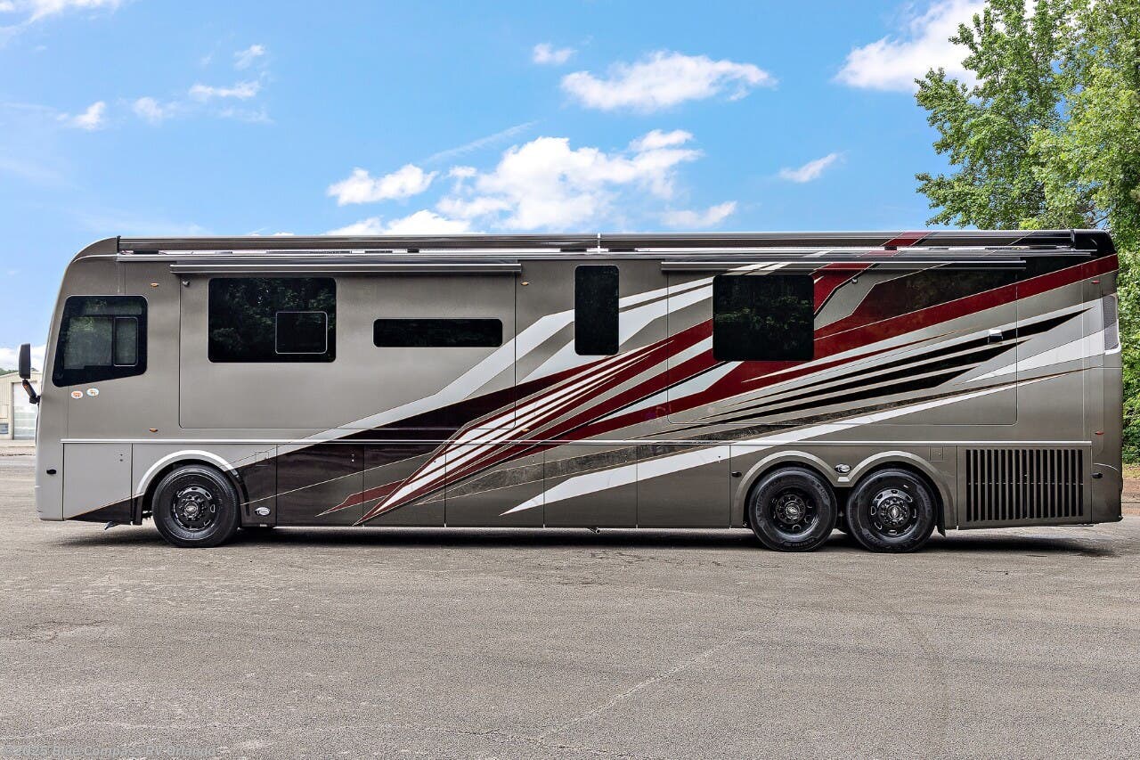 New 2026 Foretravel Realm FS605 LV1 available in Casselberry, Florida