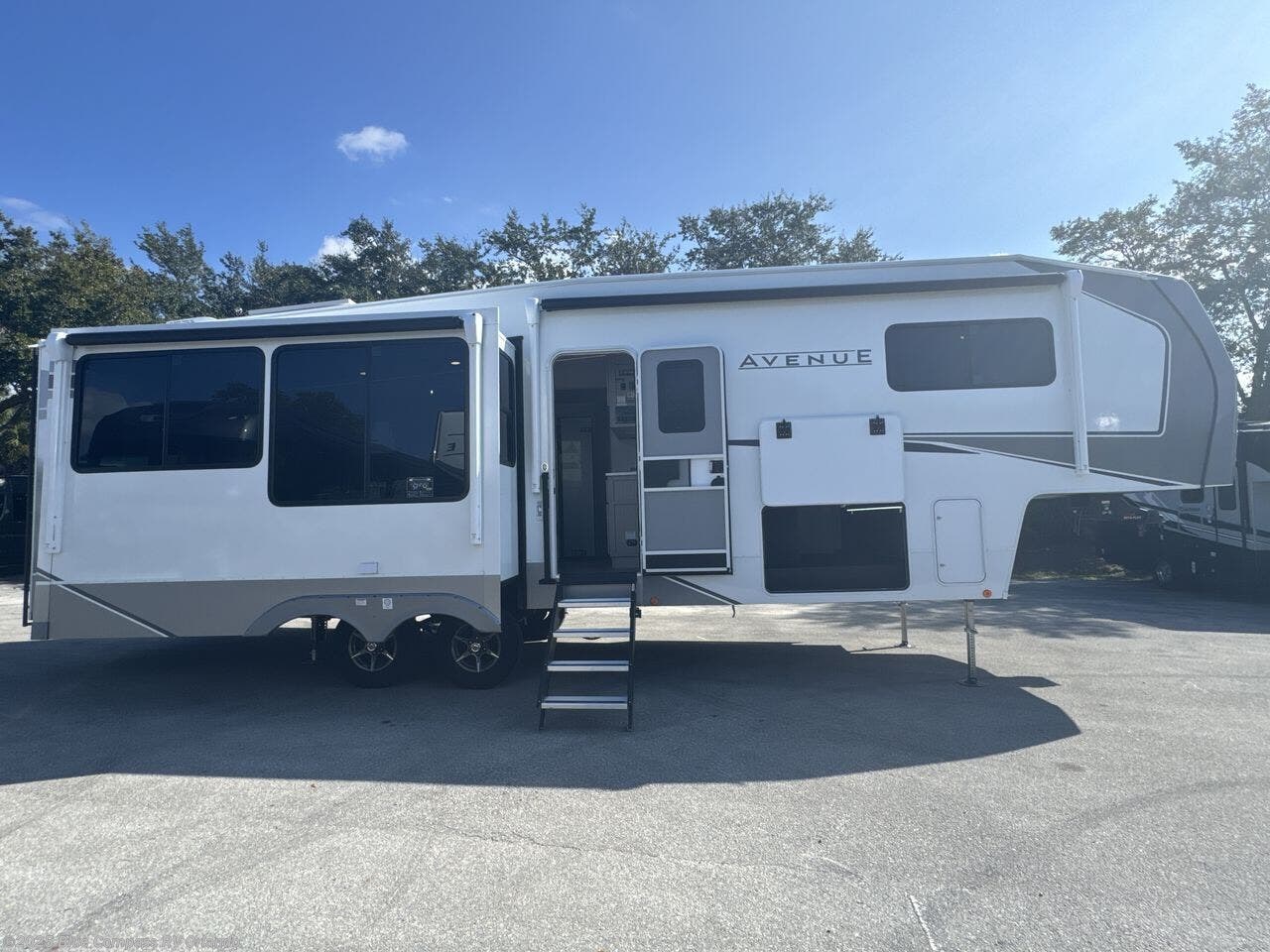 New 2026 Alliance RV Avenue 32RLS available in Casselberry, Florida