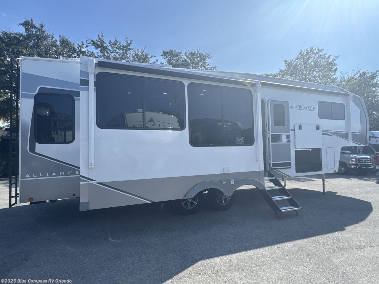 Contact us now about this 2026 Alliance RV Avenue 32RLS! 2026 Avenue 32RLS by Alliance RV from Blue Compass RV Orlando in Casselberry, Florida