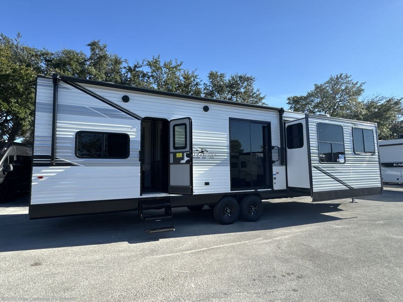 Contact us now about this 2026 Jayco Jay Flight Bungalow 401FLTS DS! 2026 Jay Flight Bungalow 401FLTS DS by Jayco from Blue Compass RV Orlando in Casselberry, Florida
