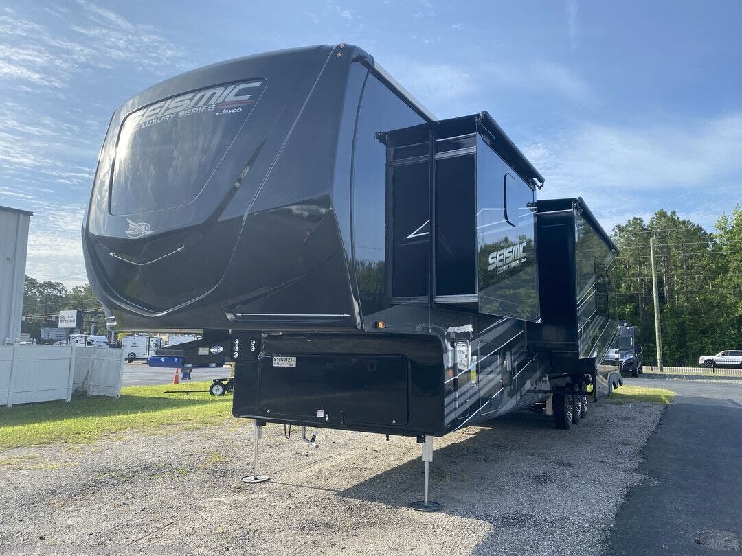 New 2025 Jayco Seismic Luxury Series 4113 available in St. Augustine, Florida