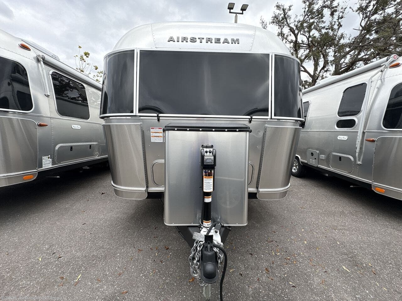 Contact us now about this 2025 Airstream Flying Cloud 27FB Queen! 2025 Flying Cloud 27FB Queen by Airstream from Airstream of Tampa in Dover, Florida