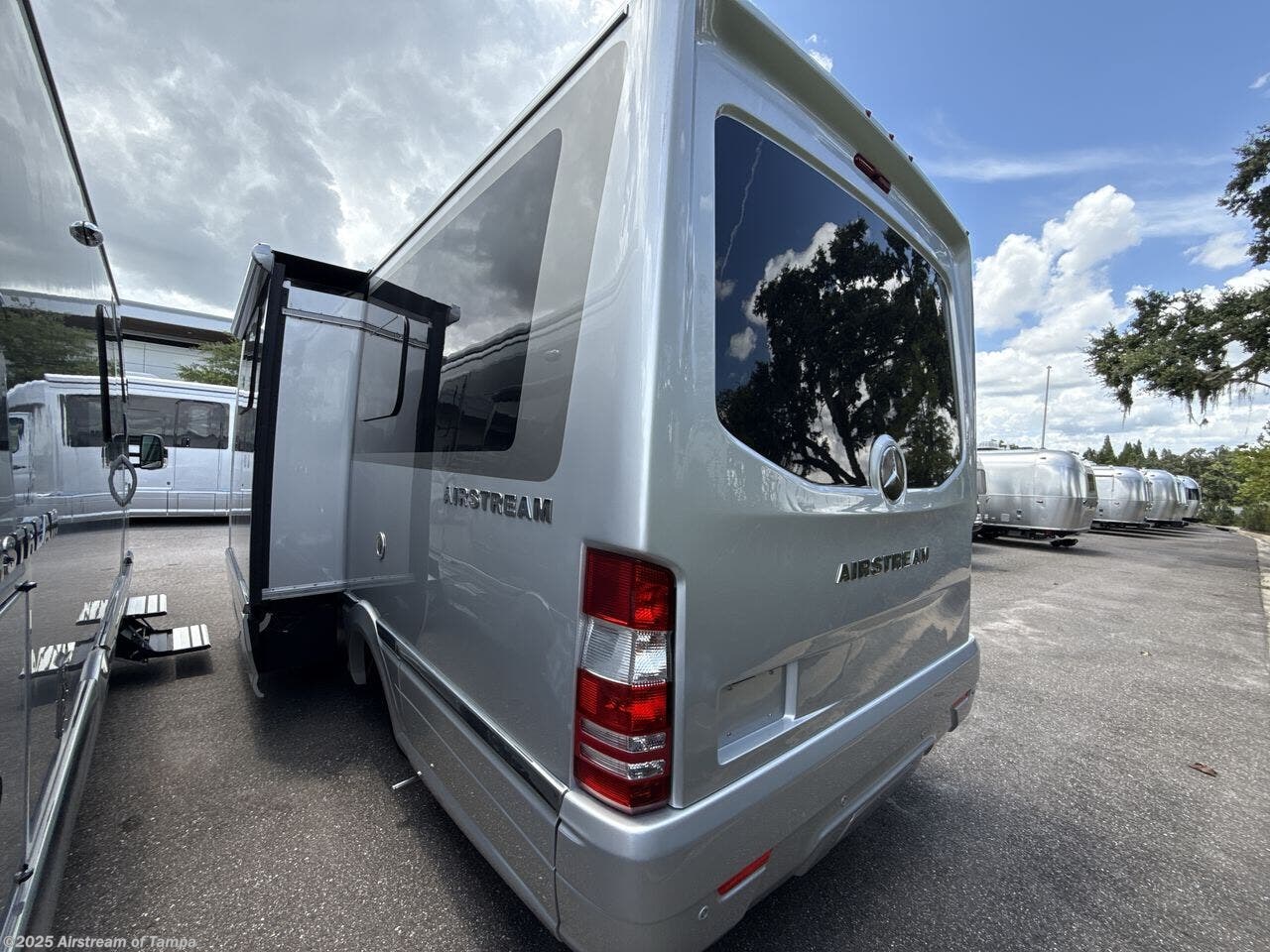 Contact us now about this 2025 Airstream Atlas Murphy Suite! 2025 Atlas Murphy Suite by Airstream from Airstream of Tampa in Dover, Florida