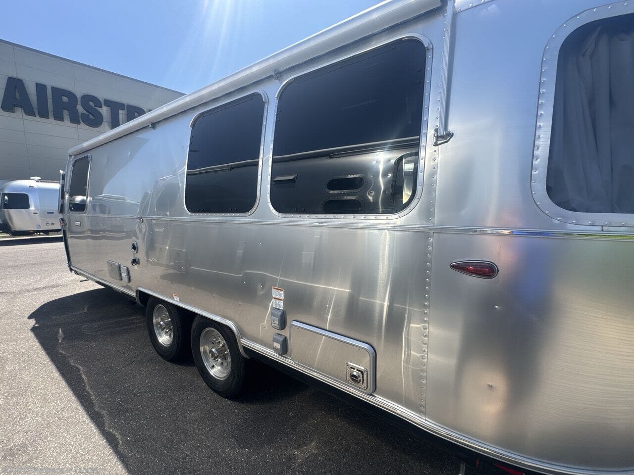New 2025 Airstream International 25FB QUEEN available in Dover, Florida