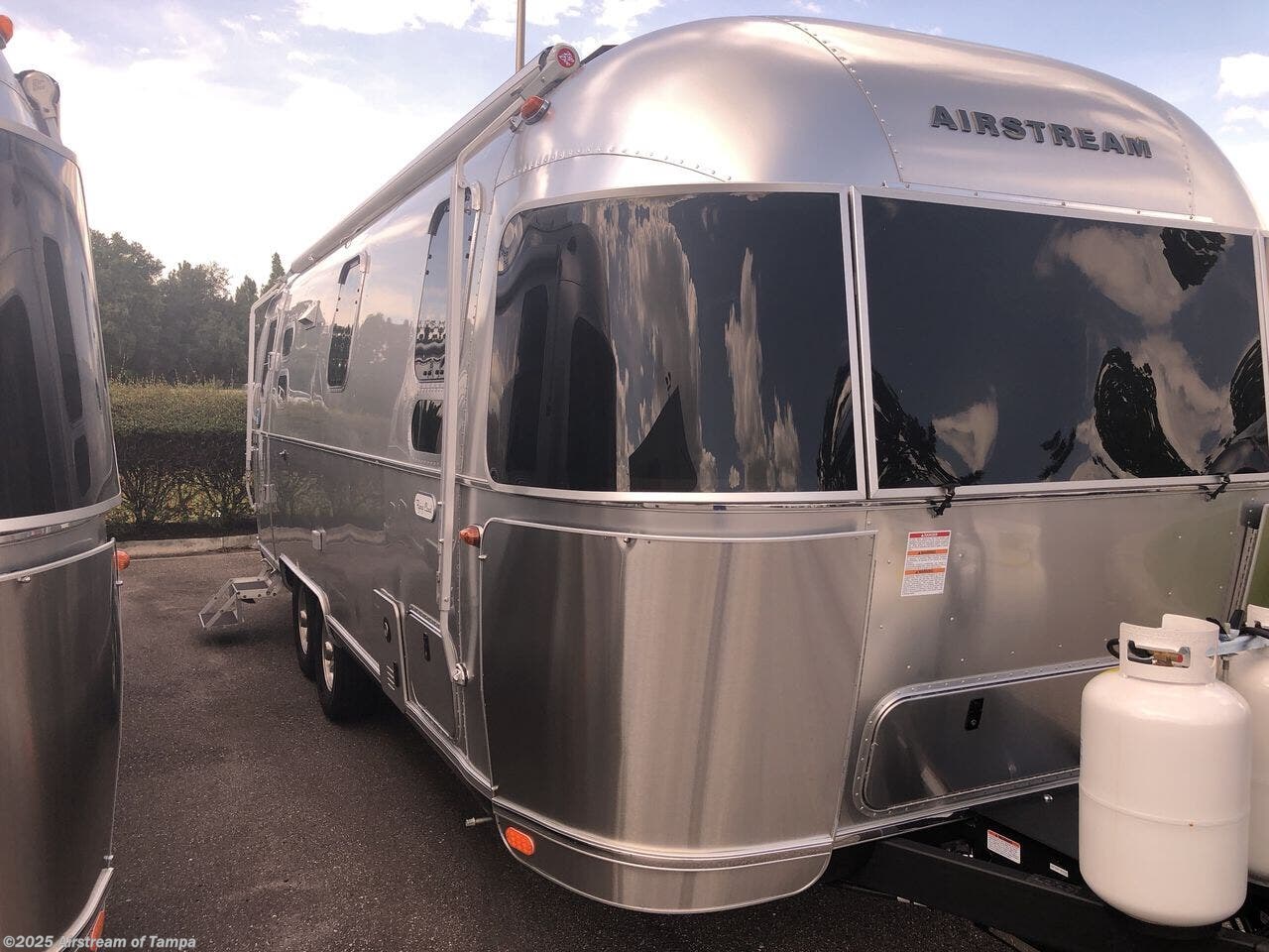 New 2026 Airstream Flying Cloud 25FB Twin available in Dover, Florida