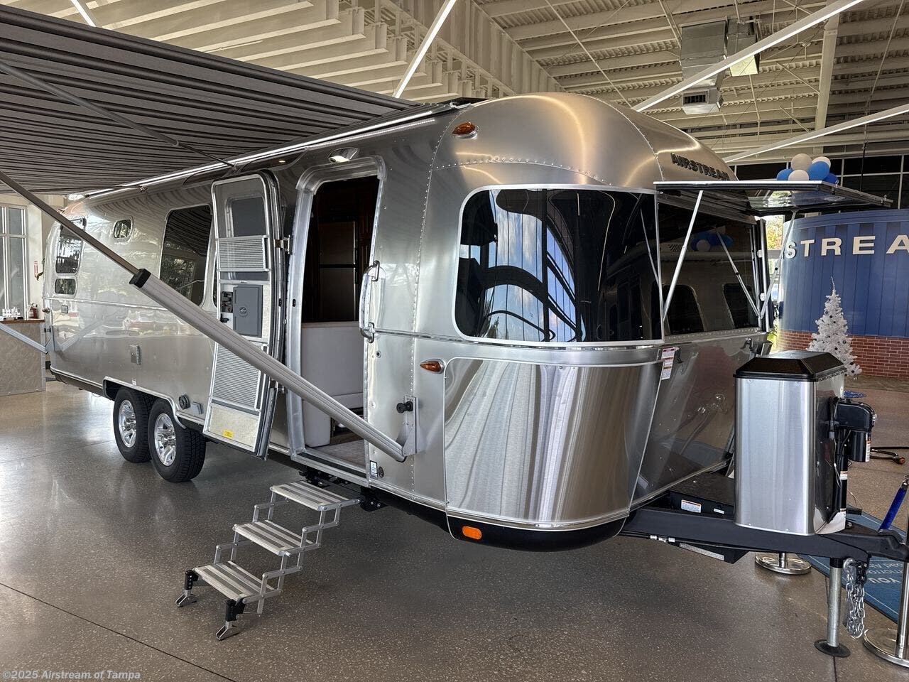 Contact us now about this 2026 Airstream Classic 28RBQ! 2026 Classic 28RBQ by Airstream from Airstream of Tampa in Dover, Florida