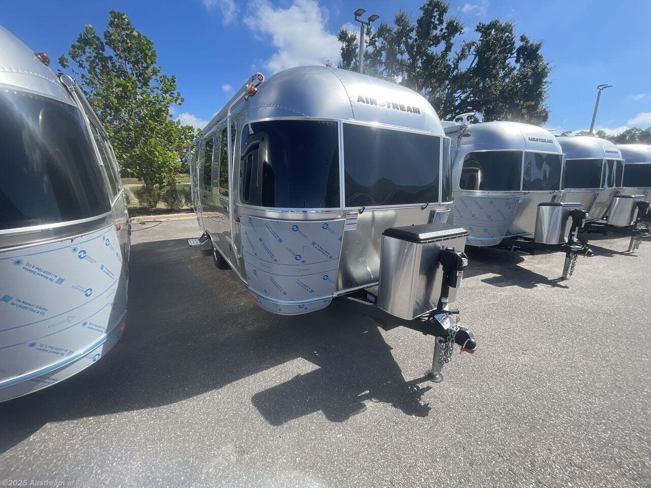 Contact us now about this 2026 Airstream Caravel 22FB! 2026 Caravel 22FB by Airstream from Airstream of Tampa in Dover, Florida