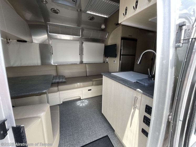 Email now about this 2024 Airstream Flying Cloud 27FB! Used 2024 Airstream Flying Cloud 27FB available in Dover, Florida