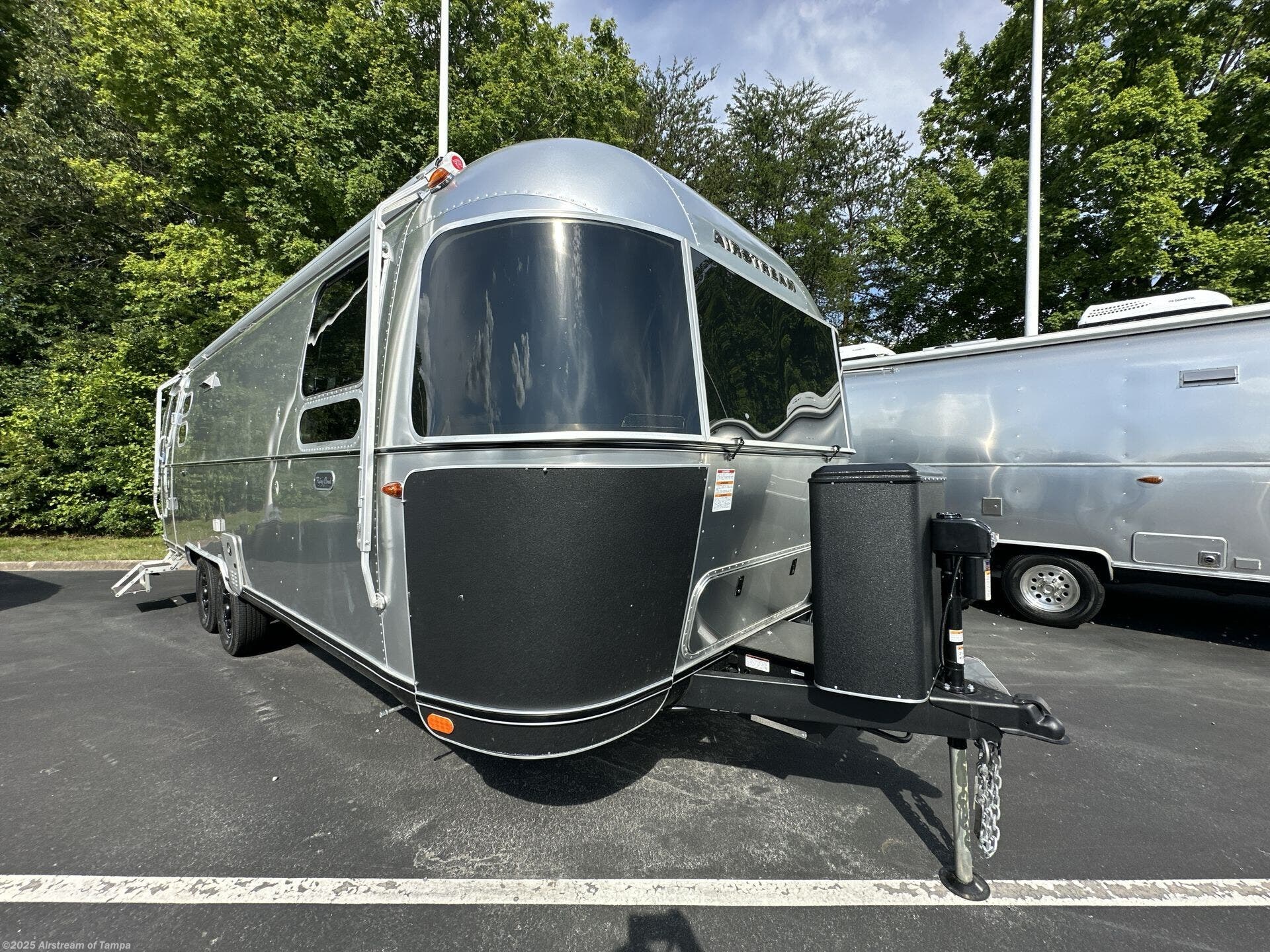 Email now about this 2025 Airstream Flying Cloud 27FBQ! New 2025 Airstream Flying Cloud 27FBQ available in Dover, Florida
